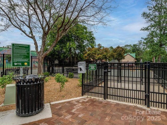 406 W 9th Street 301, Charlotte, NC 28202