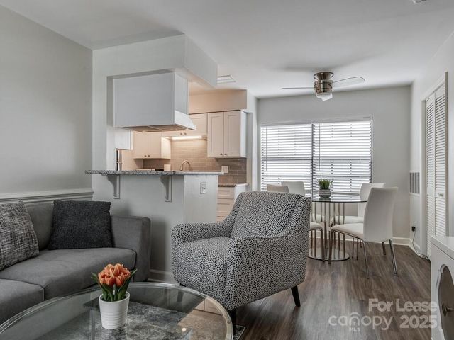 406 W 9th Street 301, Charlotte, NC 28202