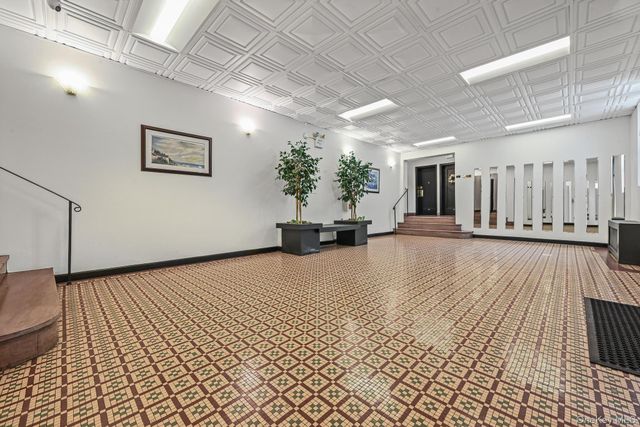 185 Atlantic Avenue C1, Lynbrook, NY 11563