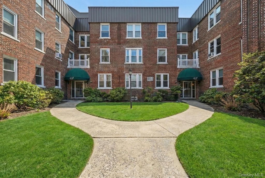 185 Atlantic Avenue C1, Lynbrook, NY 11563