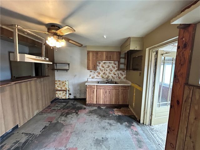 6938 Hartman Ln, Lincoln Larimer, PA 15206