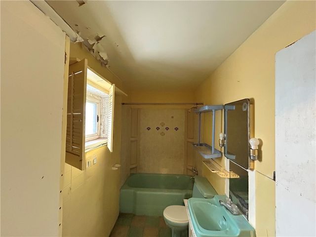 6938 Hartman Ln, Lincoln Larimer, PA 15206