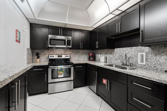 4001 S Ocean Drive 14D, Hollywood, FL 33019