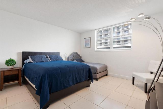 4001 S Ocean Drive 14D, Hollywood, FL 33019