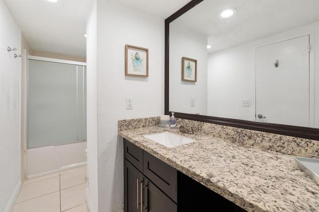 4001 S Ocean Drive 14D, Hollywood, FL 33019