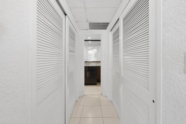4001 S Ocean Drive 14D, Hollywood, FL 33019