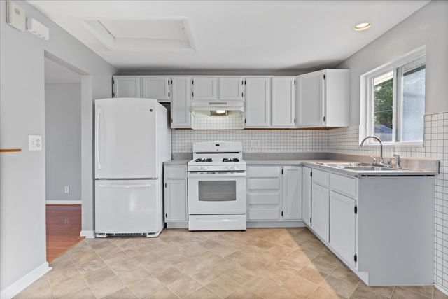 4133 Southwest Highway, Hometown, IL 60456