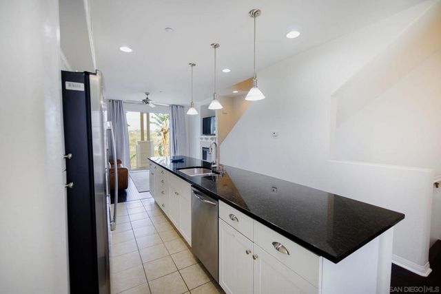 810 Harbor Cliff Way 230, Oceanside, CA 92054