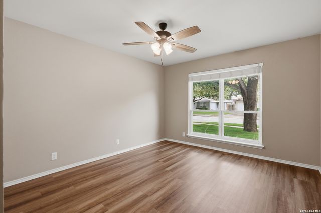 9119 Laguna Hills, Selma, TX 78154