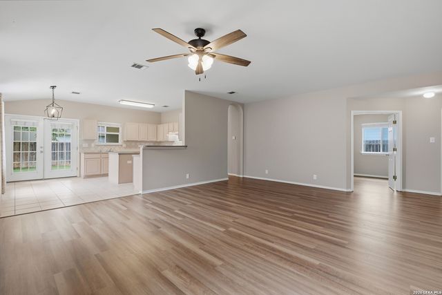 9119 Laguna Hills, Selma, TX 78154