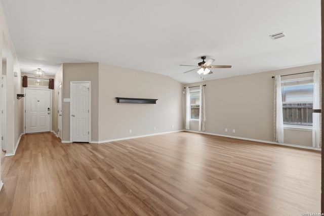 9119 Laguna Hills, Selma, TX 78154
