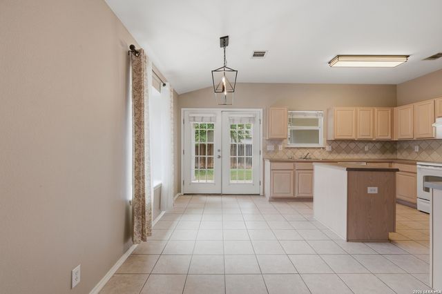 9119 Laguna Hills, Selma, TX 78154
