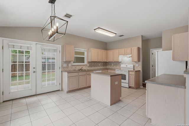 9119 Laguna Hills, Selma, TX 78154