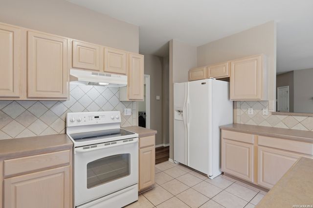 9119 Laguna Hills, Selma, TX 78154