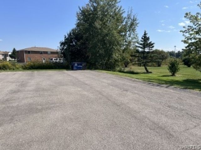 6943 Witmer Road, Wheatfield, NY 14120