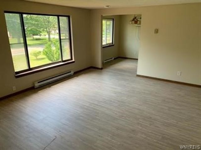 6943 Witmer Road, Wheatfield, NY 14120