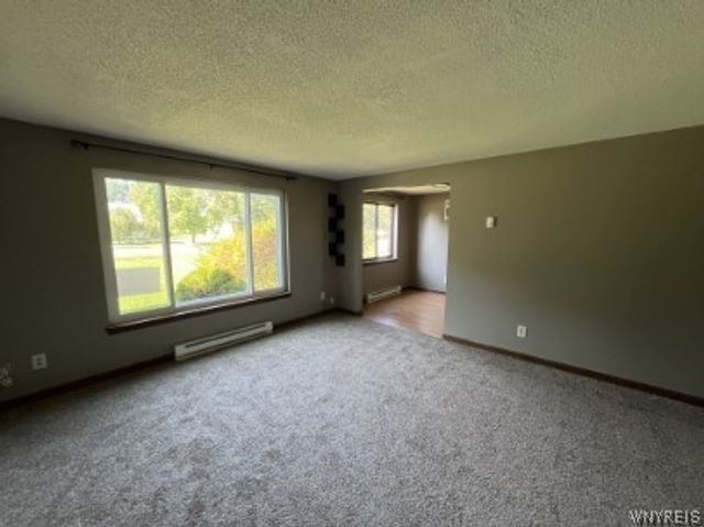 6943 Witmer Road, Wheatfield, NY 14120