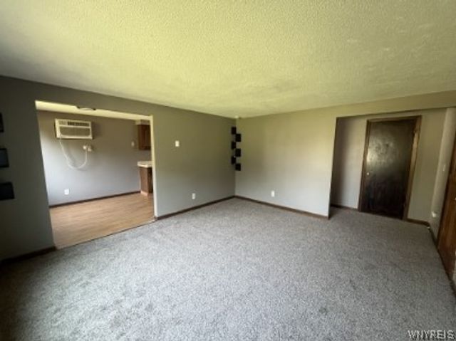 6943 Witmer Road, Wheatfield, NY 14120