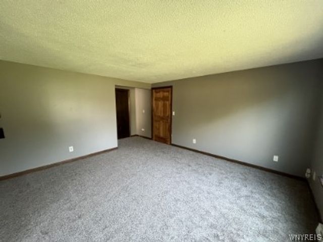 6943 Witmer Road, Wheatfield, NY 14120