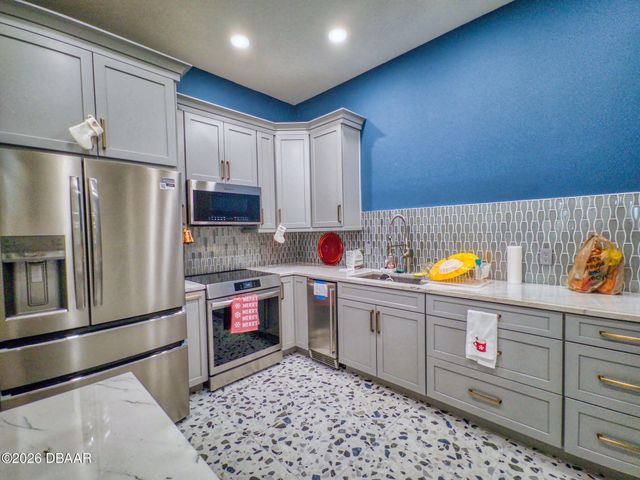 290 Navajo Drive, Oak Hill, FL 32759