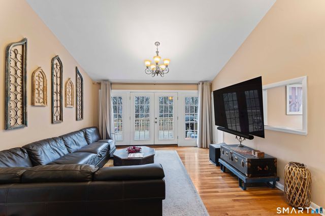 1 Hawthorne Cove Road, Danbury, CT 06811