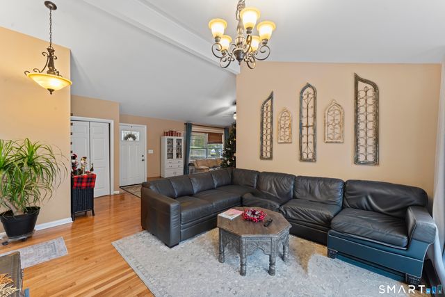 1 Hawthorne Cove Road, Danbury, CT 06811