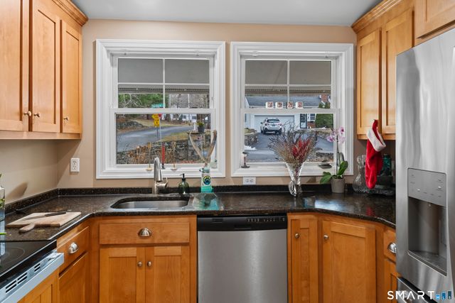 1 Hawthorne Cove Road, Danbury, CT 06811