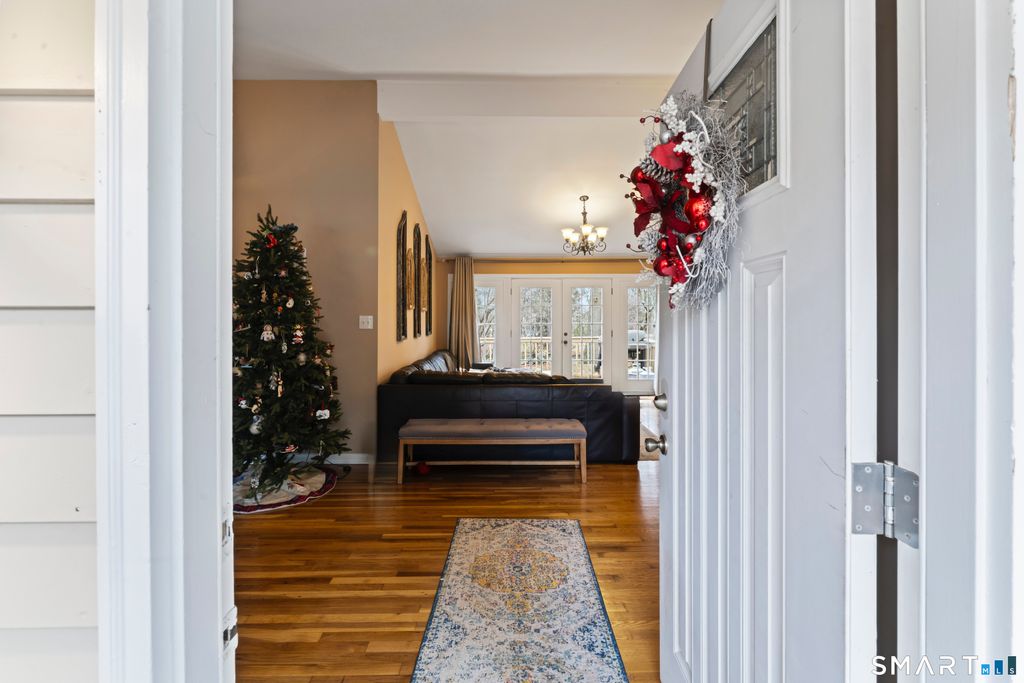 1 Hawthorne Cove Road, Danbury, CT 06811