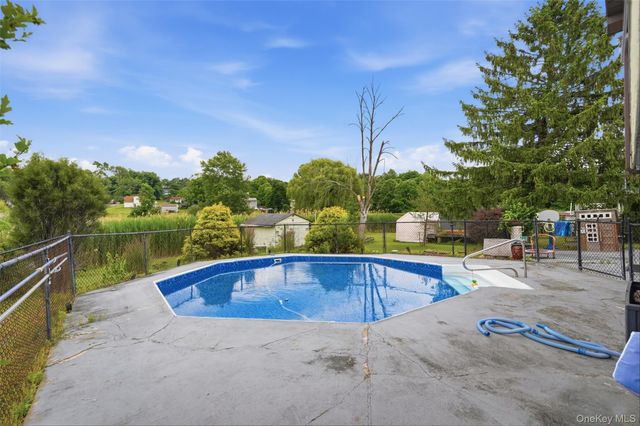 11 Applesauce Lane, Wappingers Falls, NY 12590