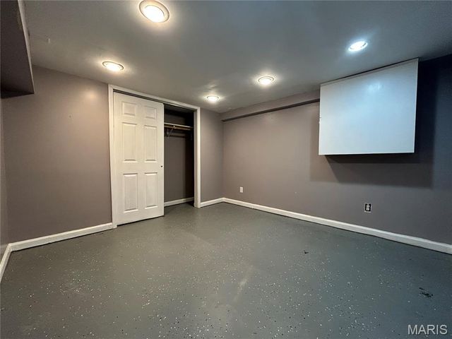 6325 Everett Drive, St Louis, MO 63134