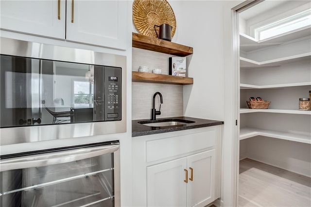 2604 NE Crestview Street, Blue Springs, MO 64029