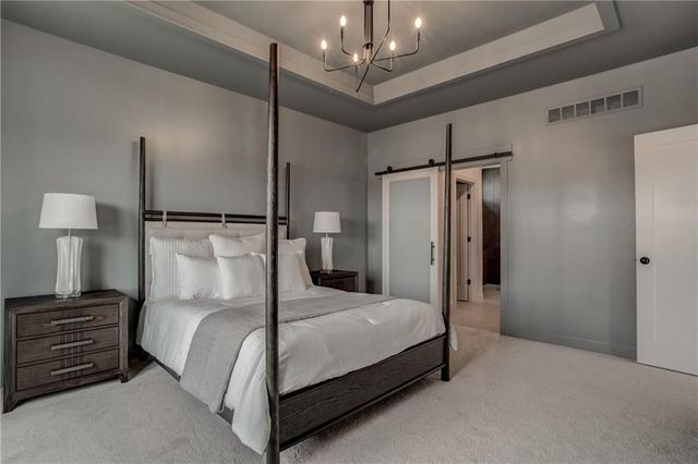 2604 NE Crestview Street, Blue Springs, MO 64029