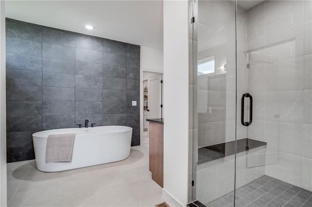 2604 NE Crestview Street, Blue Springs, MO 64029