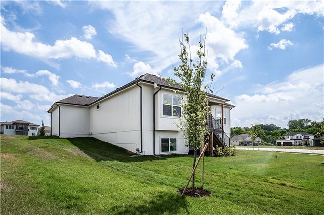 2604 NE Crestview Street, Blue Springs, MO 64029