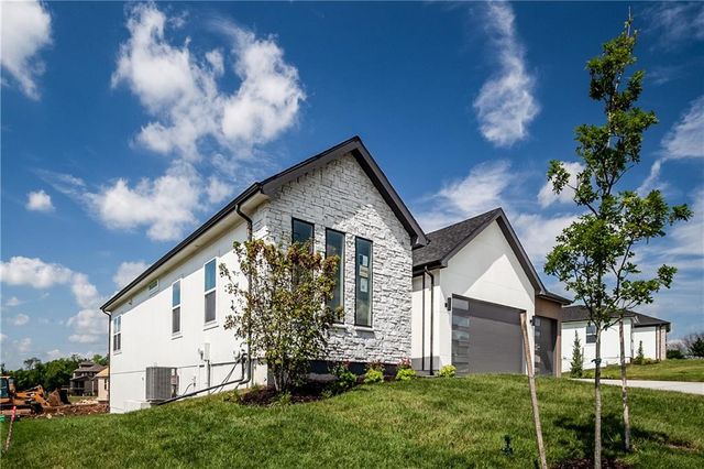 2604 NE Crestview Street, Blue Springs, MO 64029