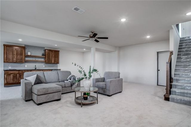 2604 NE Crestview Street, Blue Springs, MO 64029