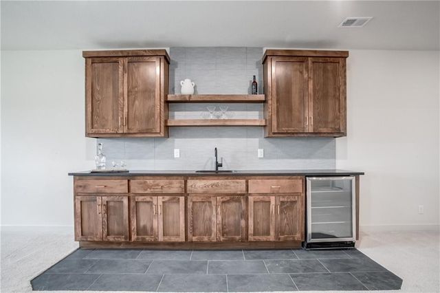 2604 NE Crestview Street, Blue Springs, MO 64029