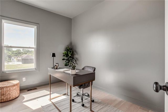 2604 NE Crestview Street, Blue Springs, MO 64029