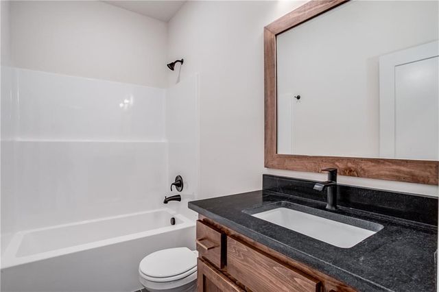 2604 NE Crestview Street, Blue Springs, MO 64029