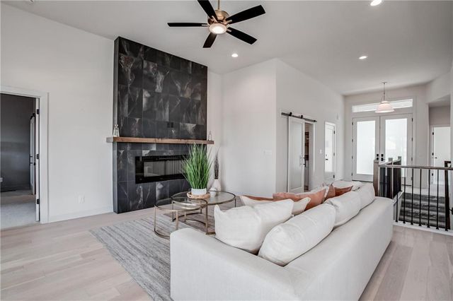 2604 NE Crestview Street, Blue Springs, MO 64029