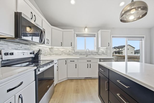 2733 Divide Street W, West Fargo, ND 58078