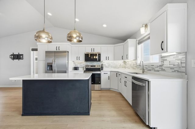 2733 Divide Street W, West Fargo, ND 58078