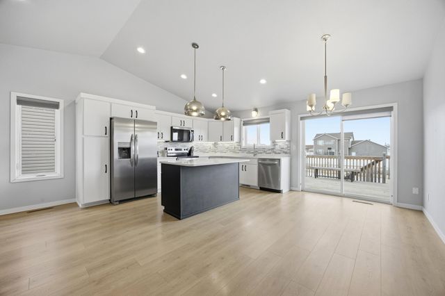 2733 Divide Street W, West Fargo, ND 58078