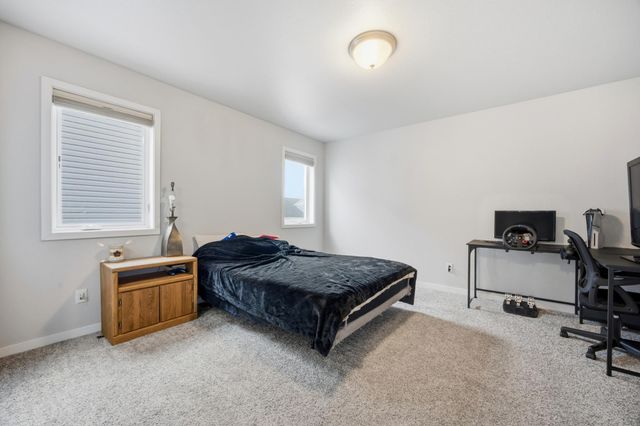 2733 Divide Street W, West Fargo, ND 58078