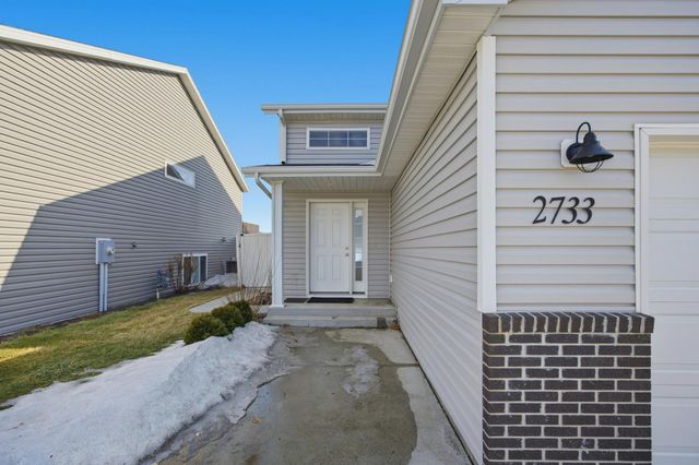 2733 Divide Street W, West Fargo, ND 58078