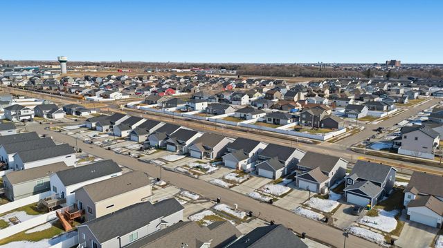 2733 Divide Street W, West Fargo, ND 58078