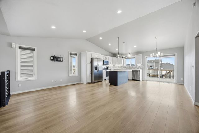 2733 Divide Street W, West Fargo, ND 58078