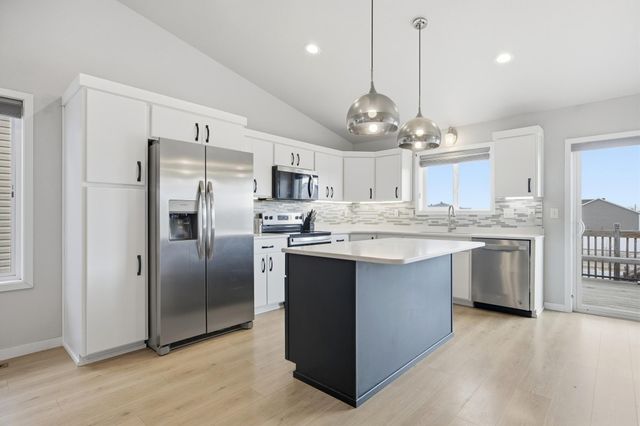 2733 Divide Street W, West Fargo, ND 58078