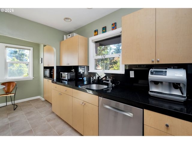 2205 Ne MASON St, Portland, OR 97211