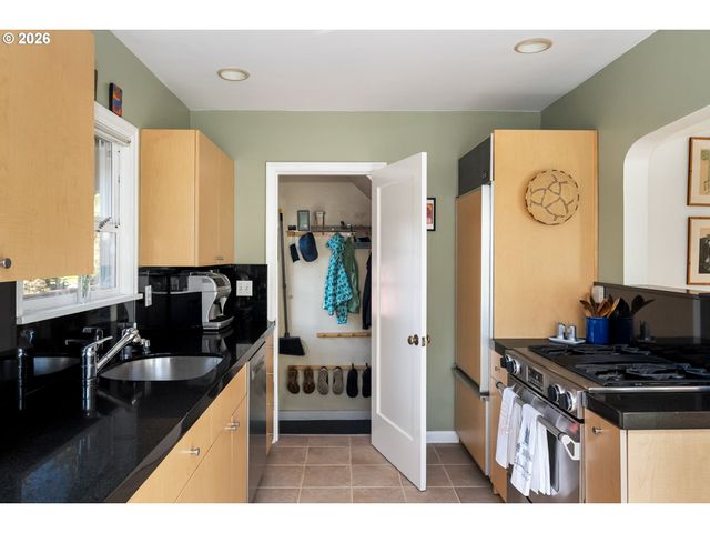 2205 Ne MASON St, Portland, OR 97211